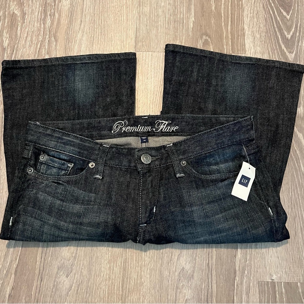 NWT GAP Premium Flare Twilight Blue Wash Slim Denim Jeans SitsLow Waist Women 4A